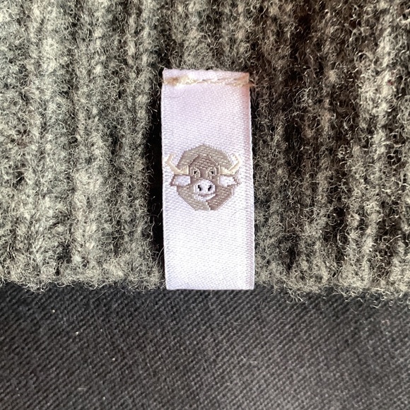 HAPPY YAK - Merino Wool / Yak Cashmere Beanie - Unisex - Gray - Picture 4 of 9